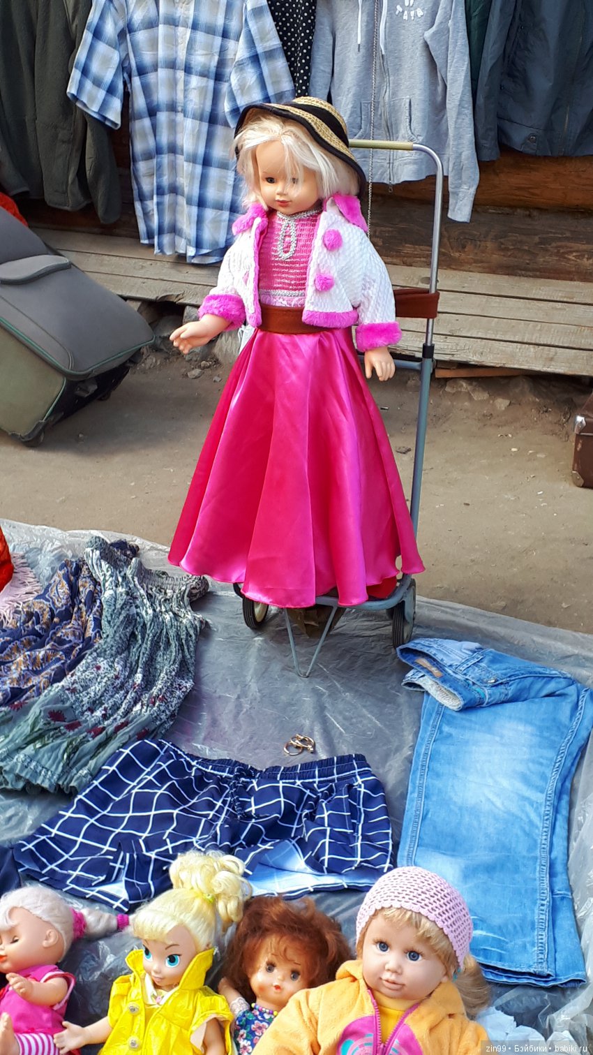 Блошиный рынок на Вернисаже в Измайлово