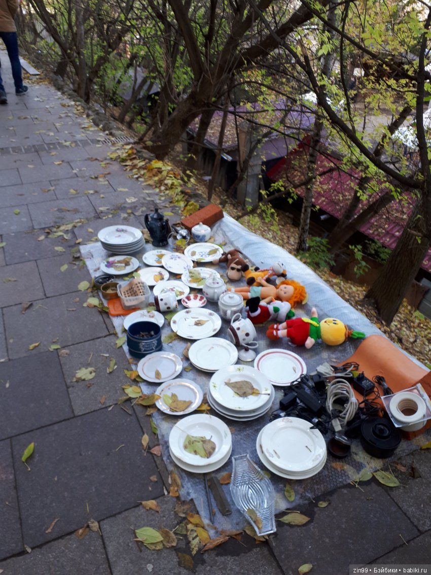 Вернисаж в Измайловском парке, Блошиный рынок