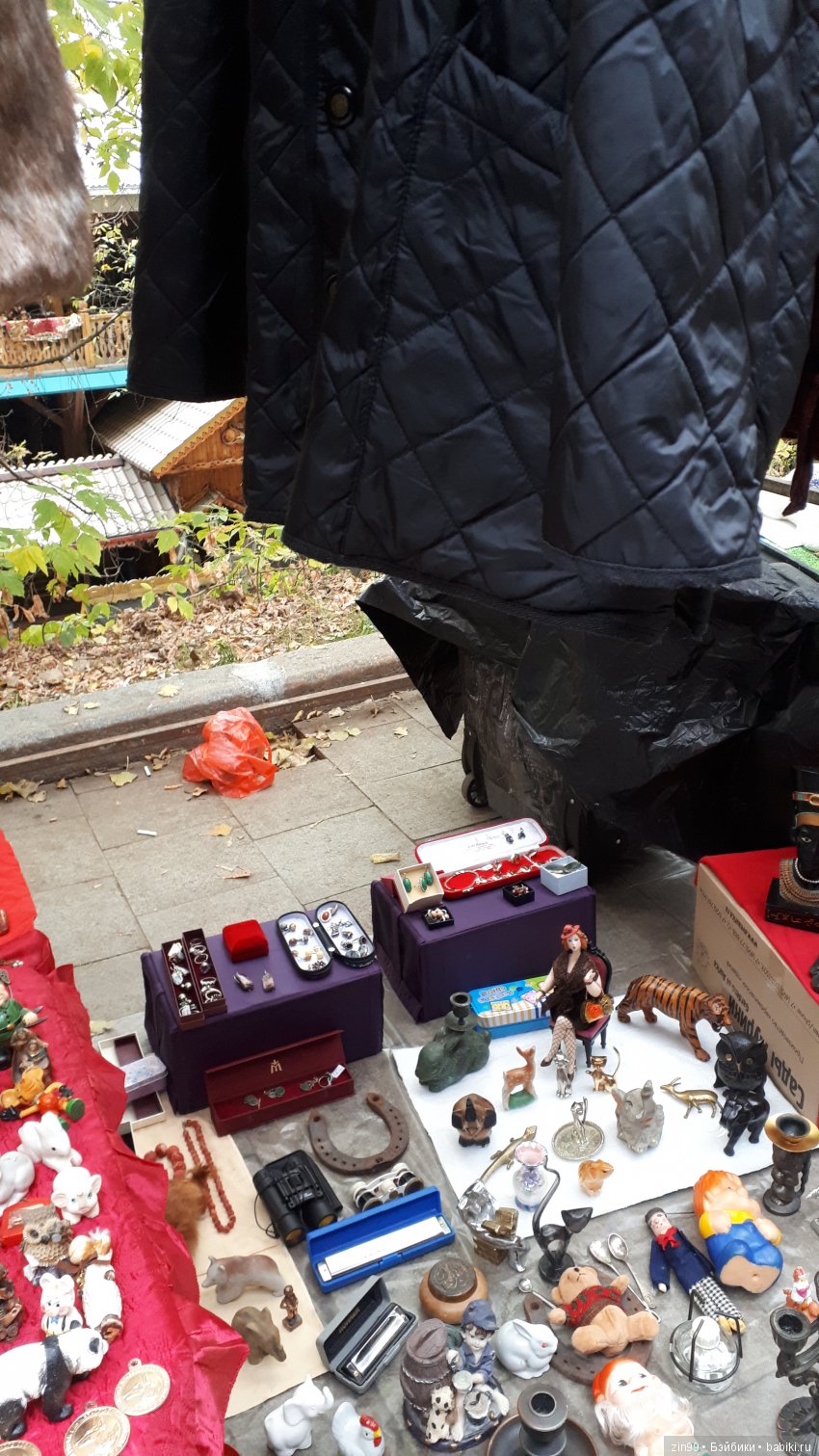 Вернисаж в Измайловском парке, Блошиный рынок