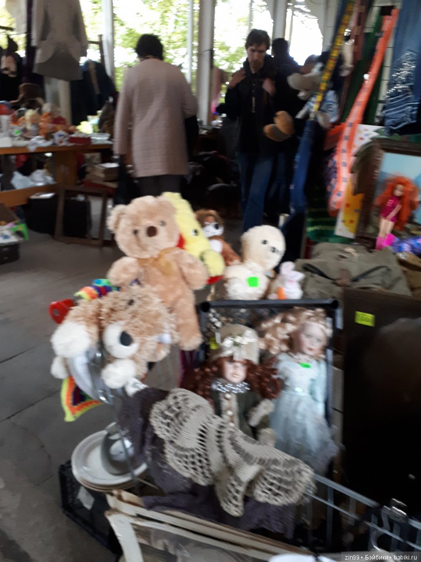 Вернисаж в Измайловском парке, Блошиный рынок