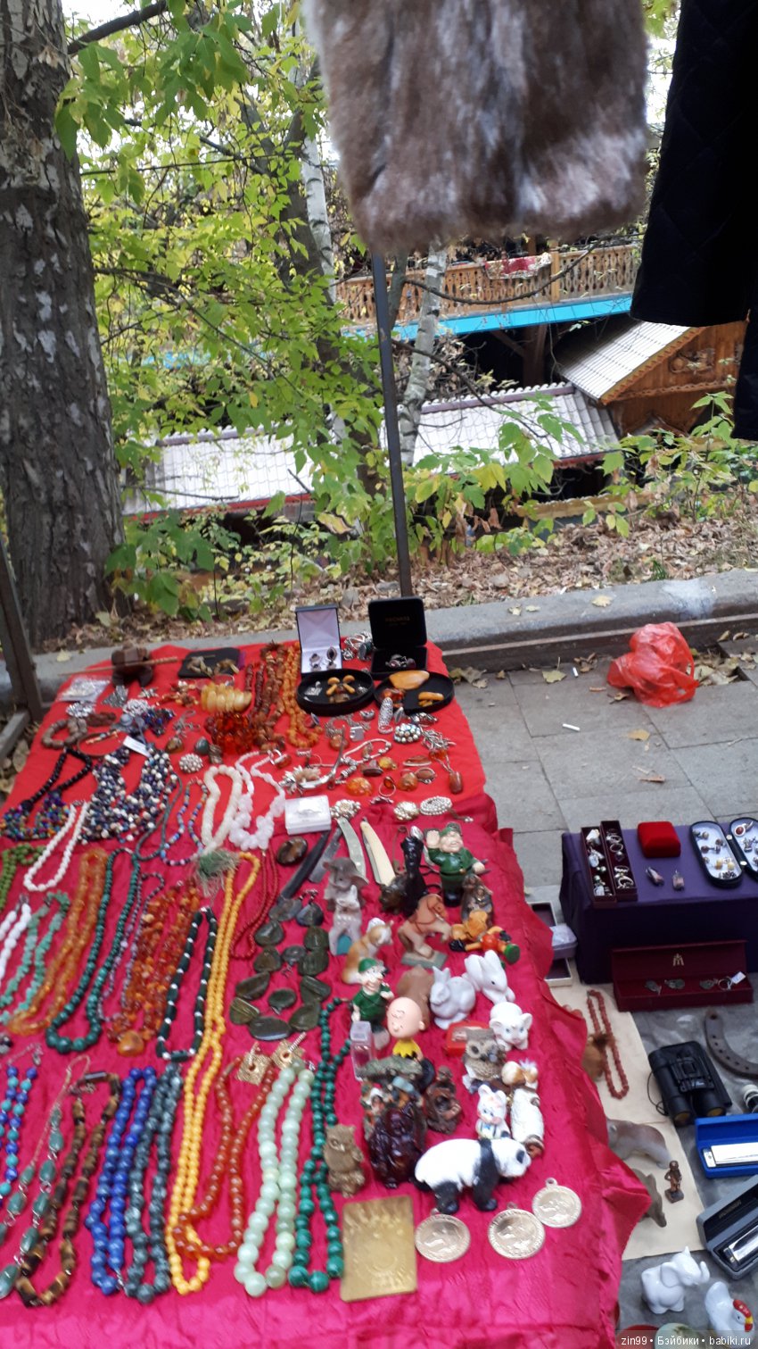 Вернисаж в Измайловском парке, Блошиный рынок