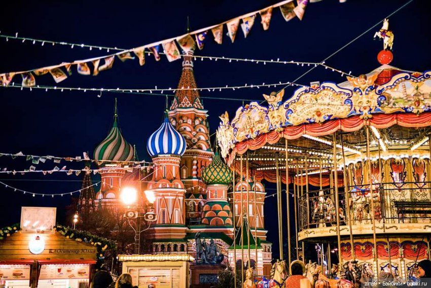 В преддверии Нового года, Манеж, Ёлки, Центр