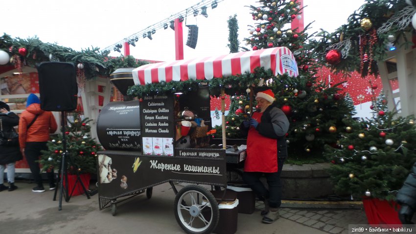 В преддверии Нового года, Манеж, Ёлки, Центр