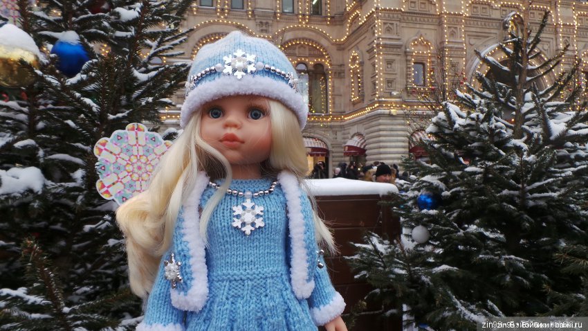 В преддверии Нового года, Манеж, Ёлки, Центр