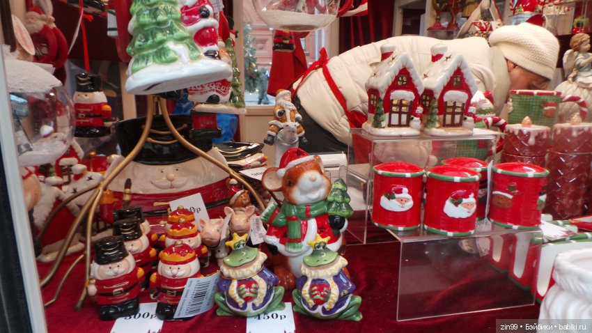 В преддверии Нового года, Манеж, Ёлки, Центр