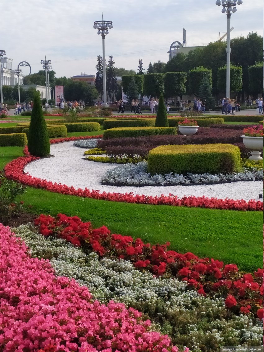 С Днем Рожденья, Москва! ВДНХа. И девочка