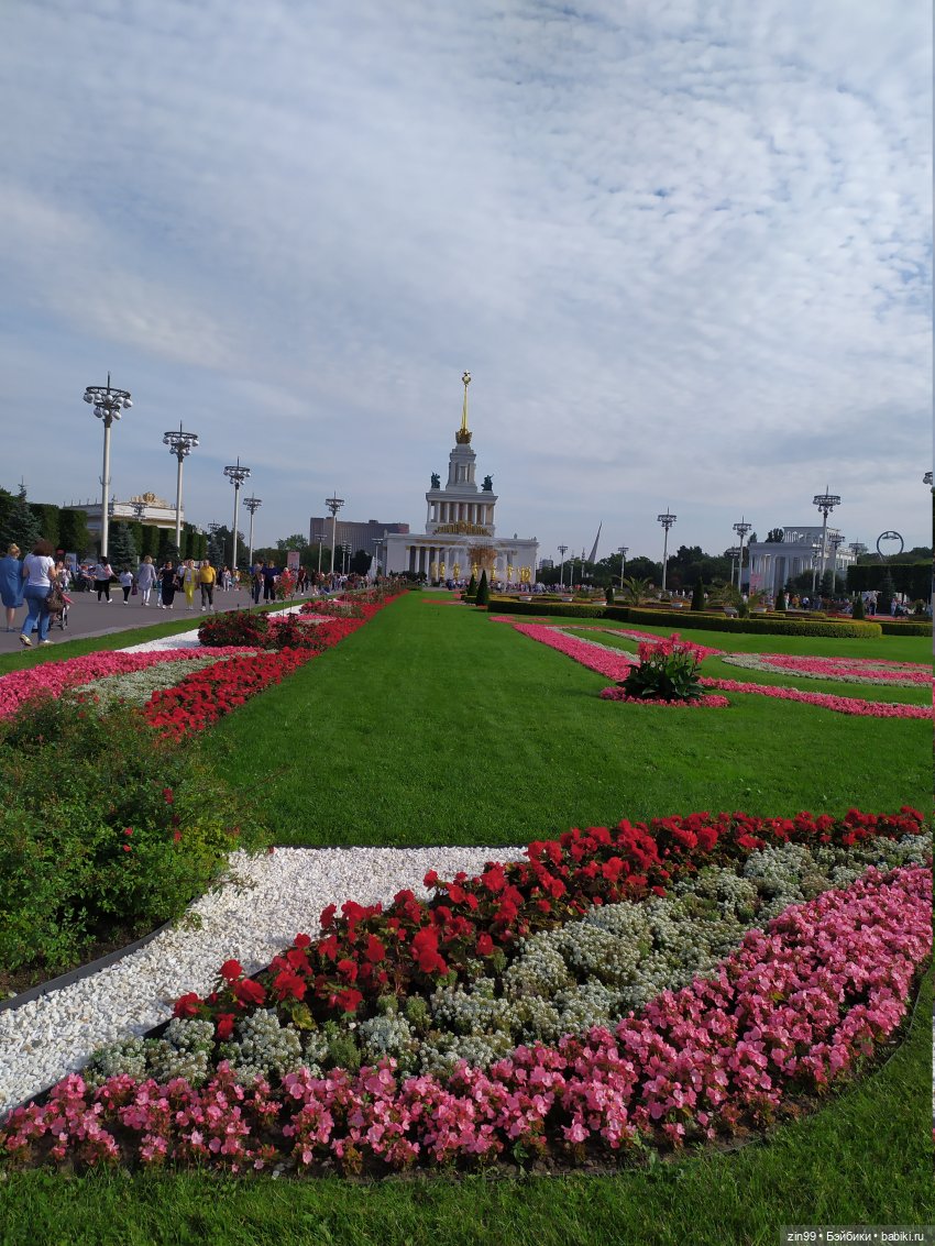 С Днем Рожденья, Москва! ВДНХа. И девочка