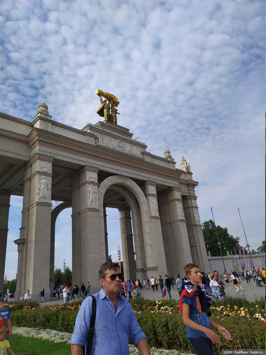 С Днем Рожденья, Москва! ВДНХа. И девочка
