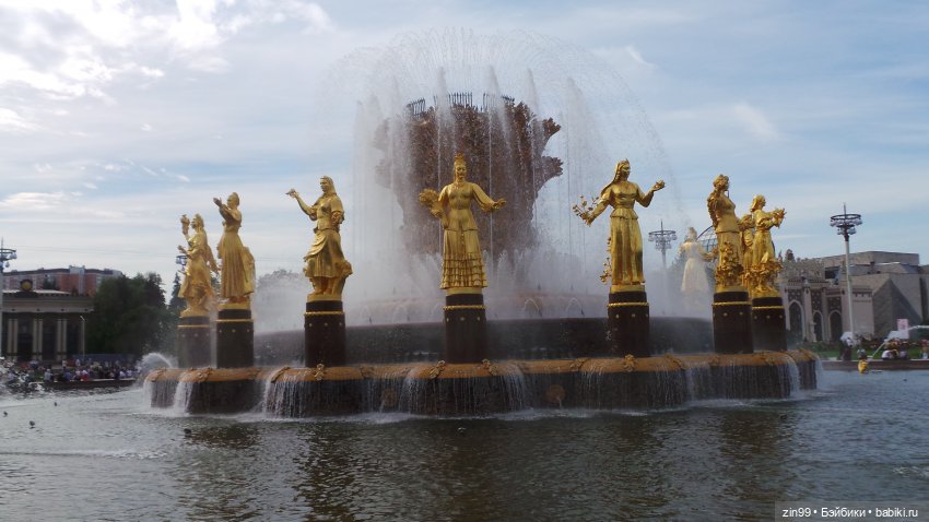 С Днем Рожденья, Москва! ВДНХа. И девочка