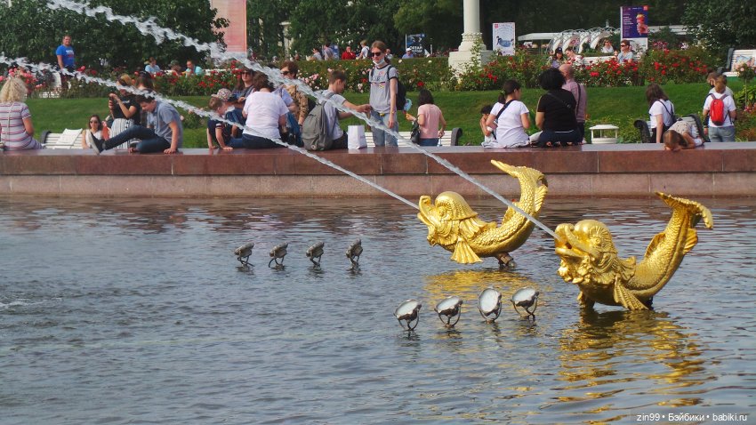 С Днем Рожденья, Москва! ВДНХа. И девочка