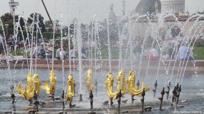 С Днем Рожденья, Москва! ВДНХа. И девочка