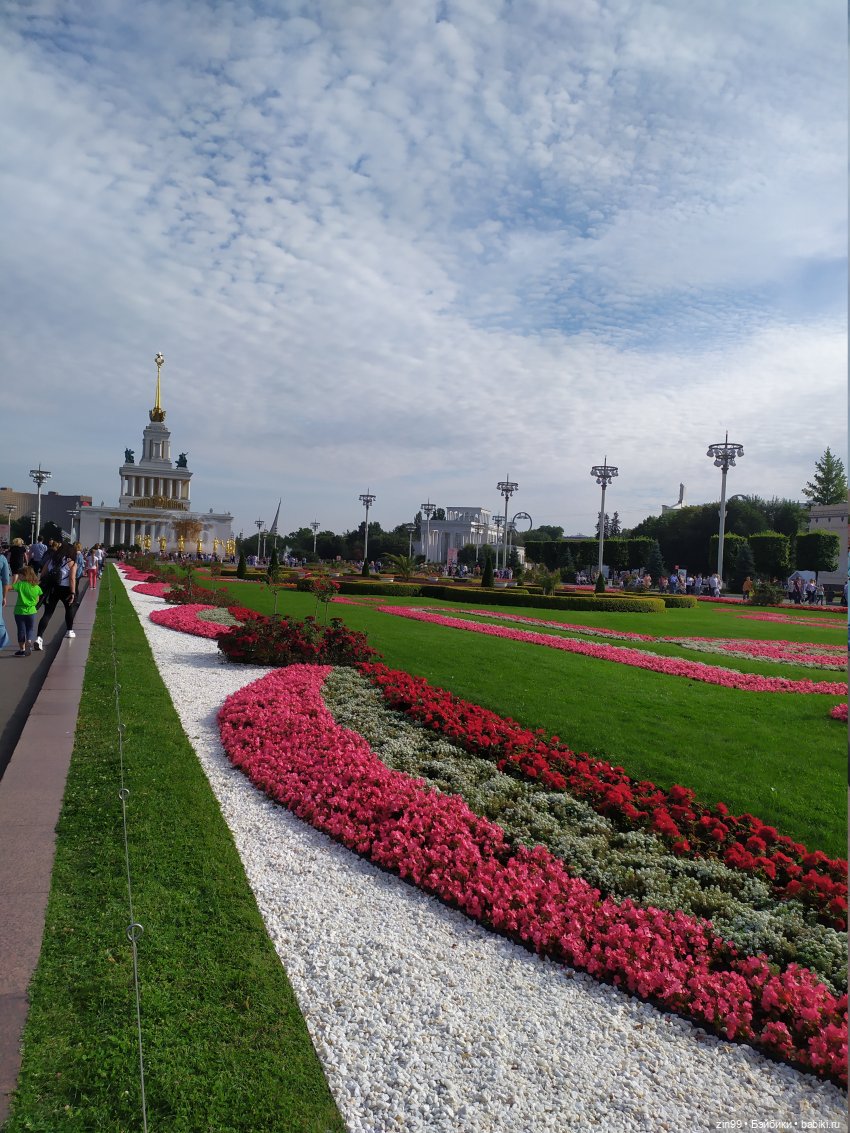 С Днем Рожденья, Москва! ВДНХа. И девочка