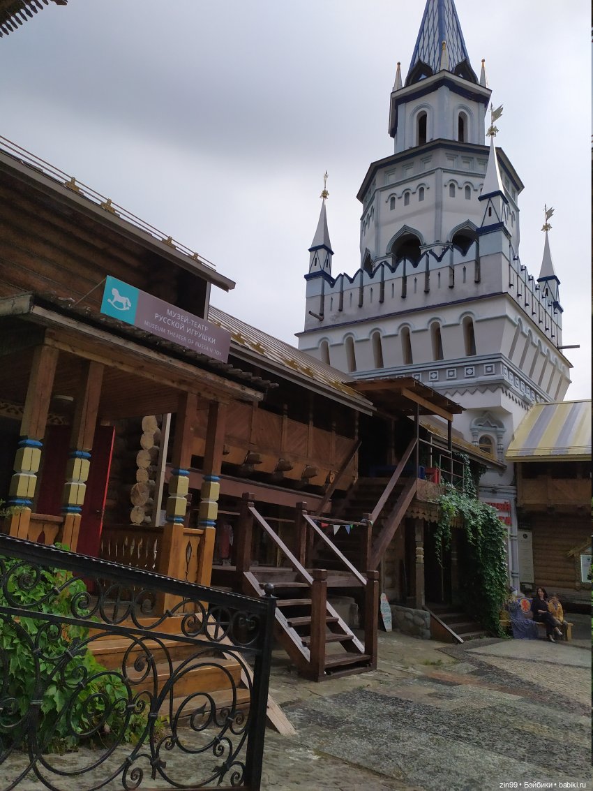 Вернисаж. Кремль. Москва празднует