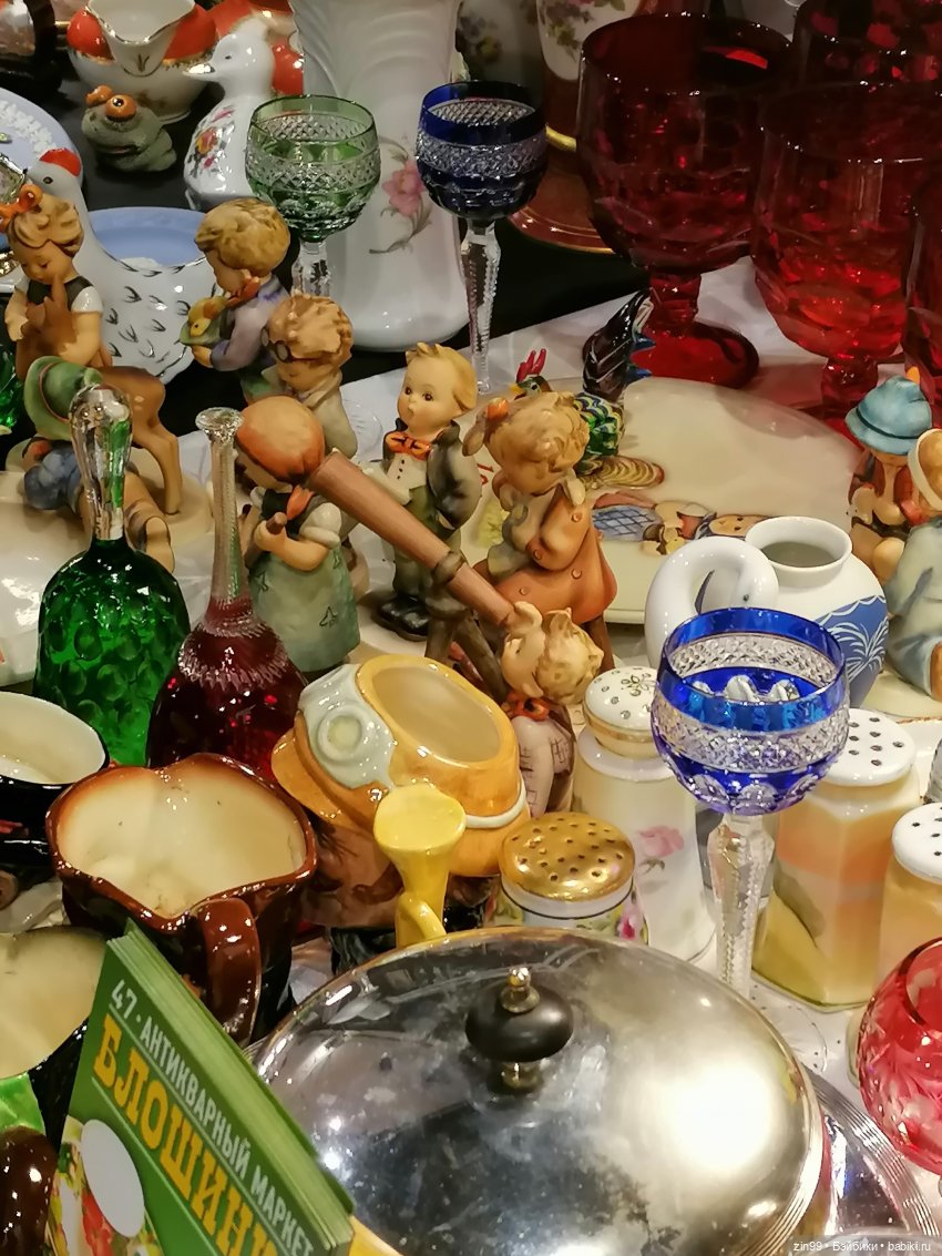 Антикварный маркет Блошинка в центре Москвы сегодня