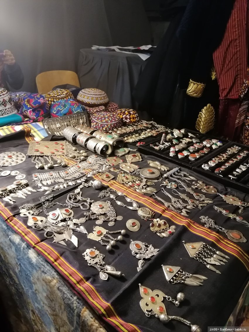 Антикварный маркет Блошинка в центре Москвы сегодня