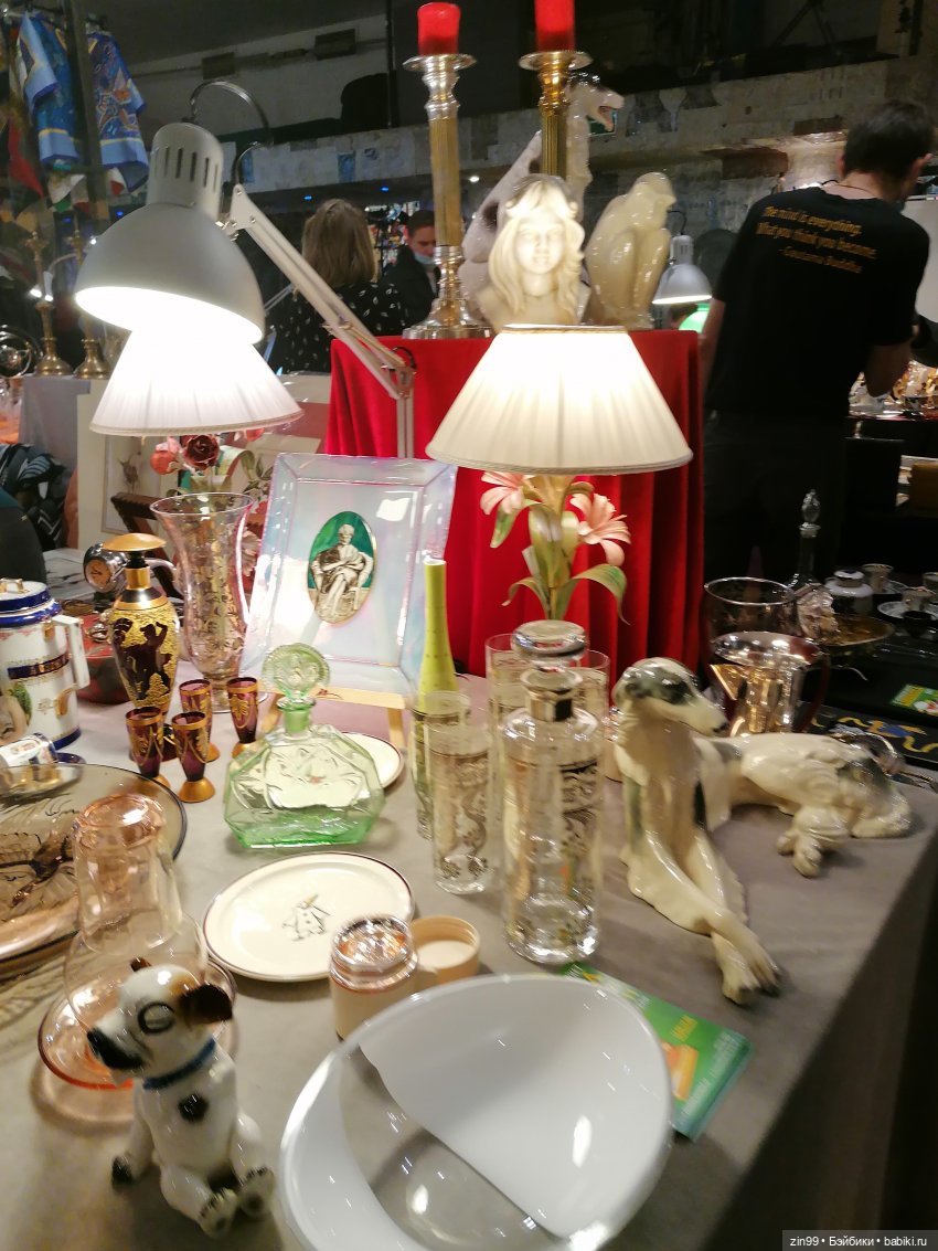 Антикварный маркет Блошинка в центре Москвы сегодня
