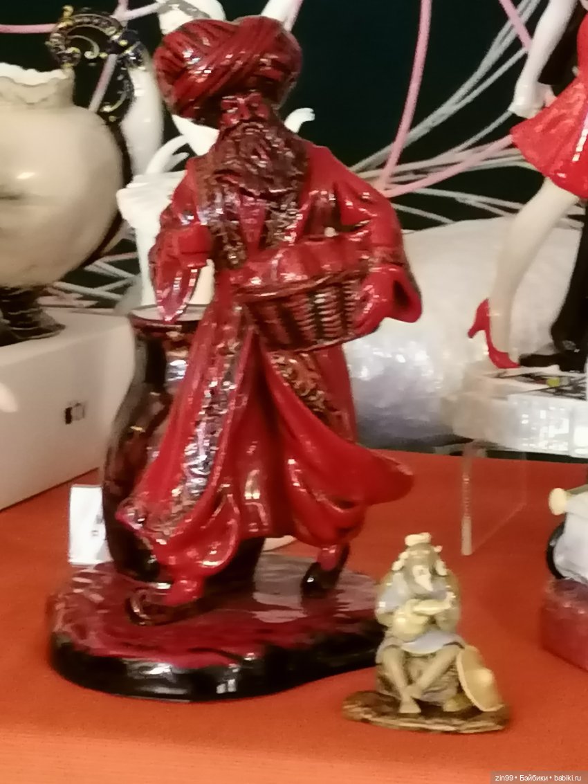 Антикварный маркет Блошинка в центре Москвы сегодня