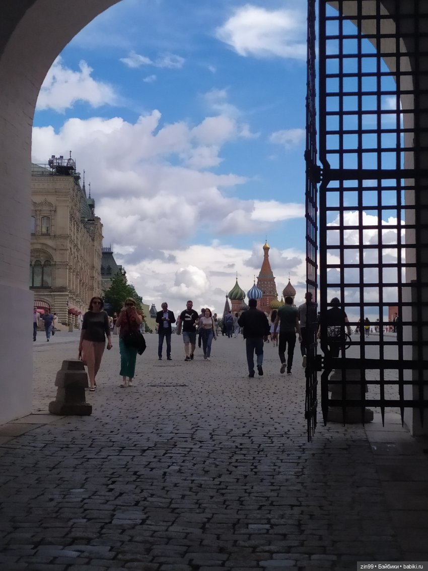 Прогулка в ГУМ в Манеж с Веснушкой