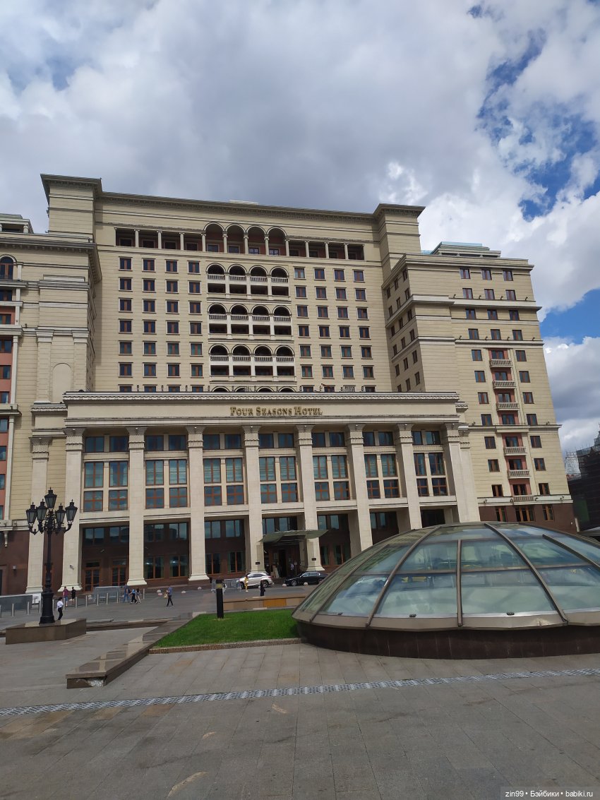 Прогулка в ГУМ в Манеж с Веснушкой