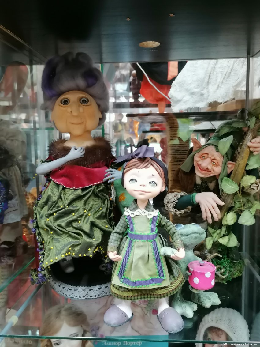 Галерея Кукол на Вернисаже в Измайлово