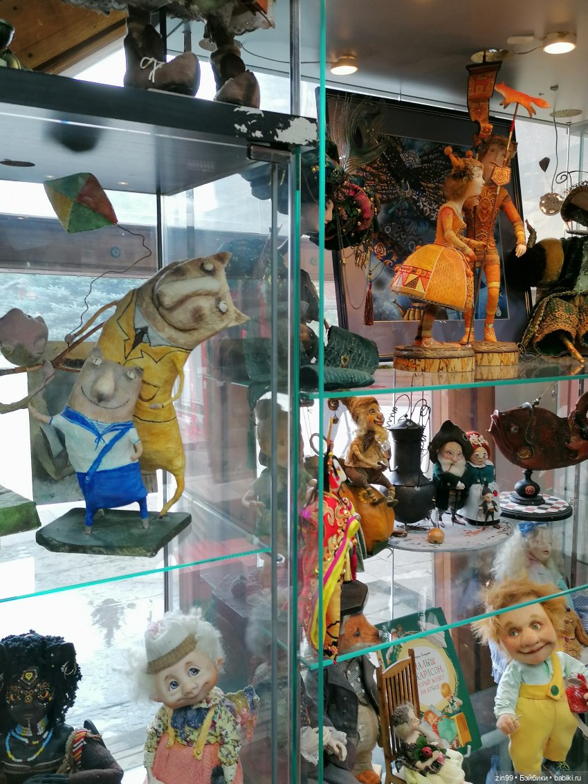 Галерея Кукол на Вернисаже в Измайлово