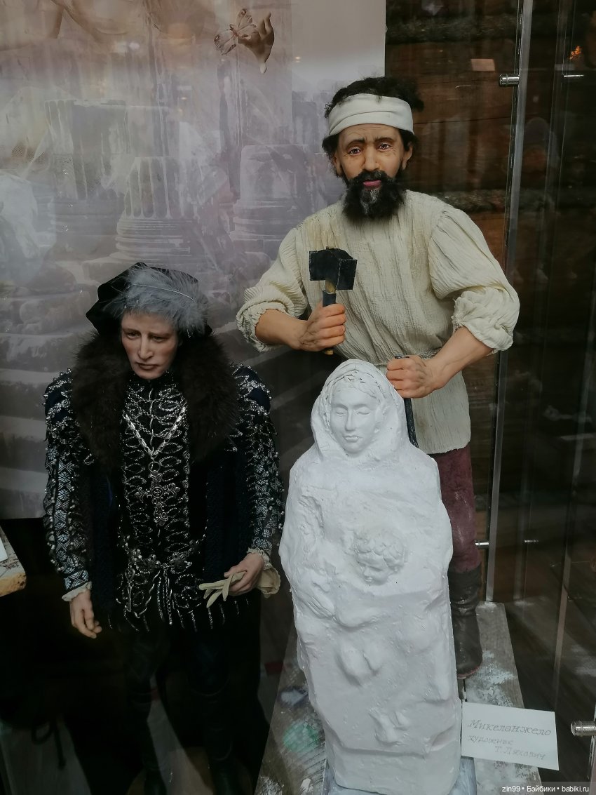 Галерея Кукол на Вернисаже в Измайлово