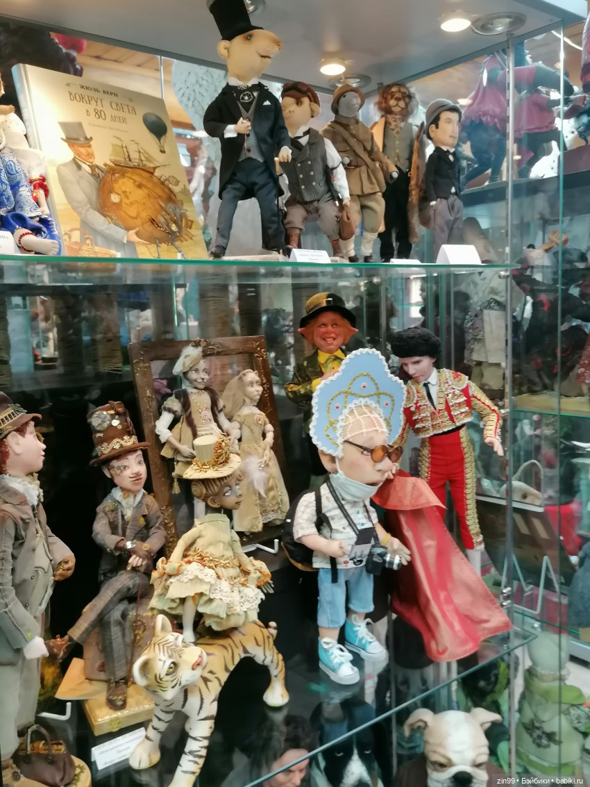 Галерея Кукол на Вернисаже в Измайлово