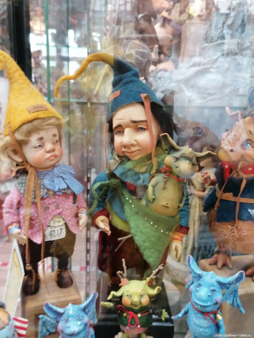 Галерея Кукол на Вернисаже в Измайлово