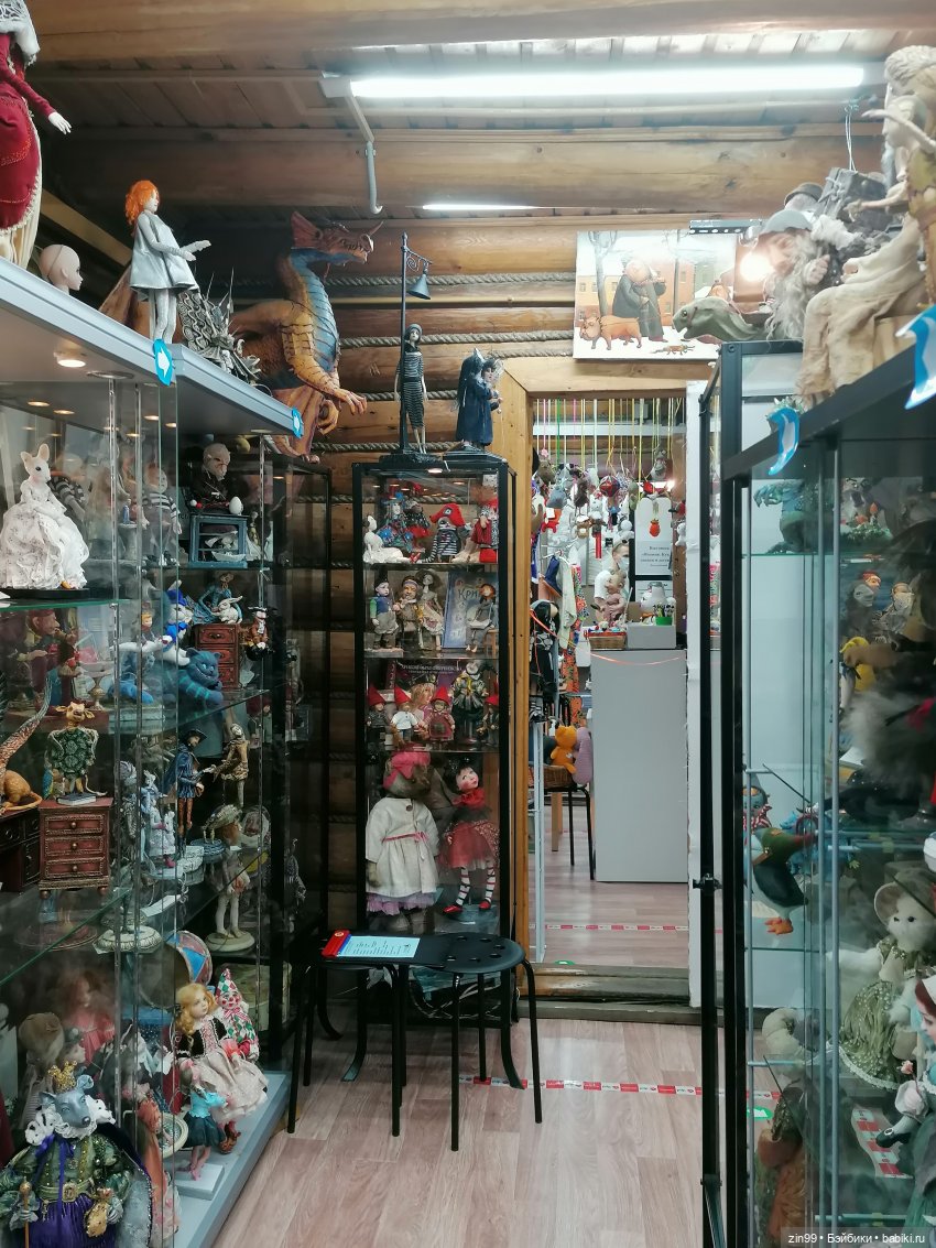 Галерея Кукол на Вернисаже в Измайлово