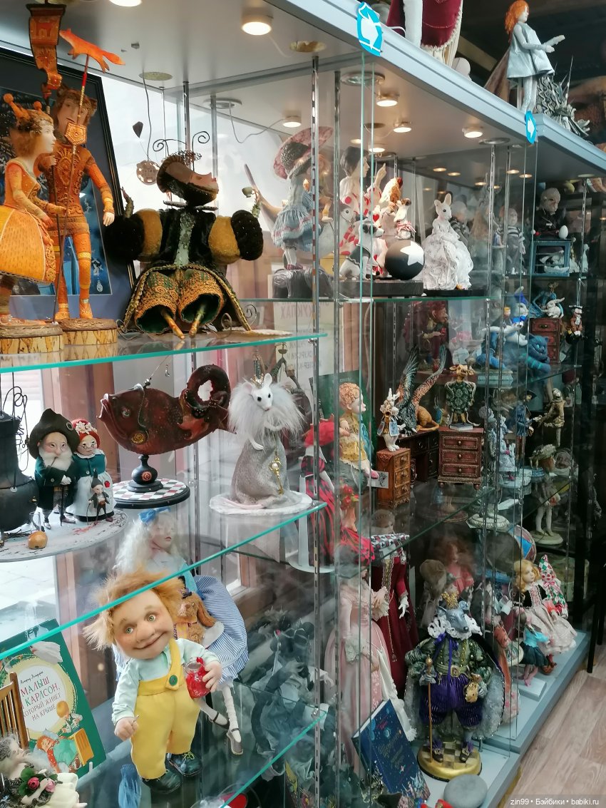 Галерея Кукол на Вернисаже в Измайлово