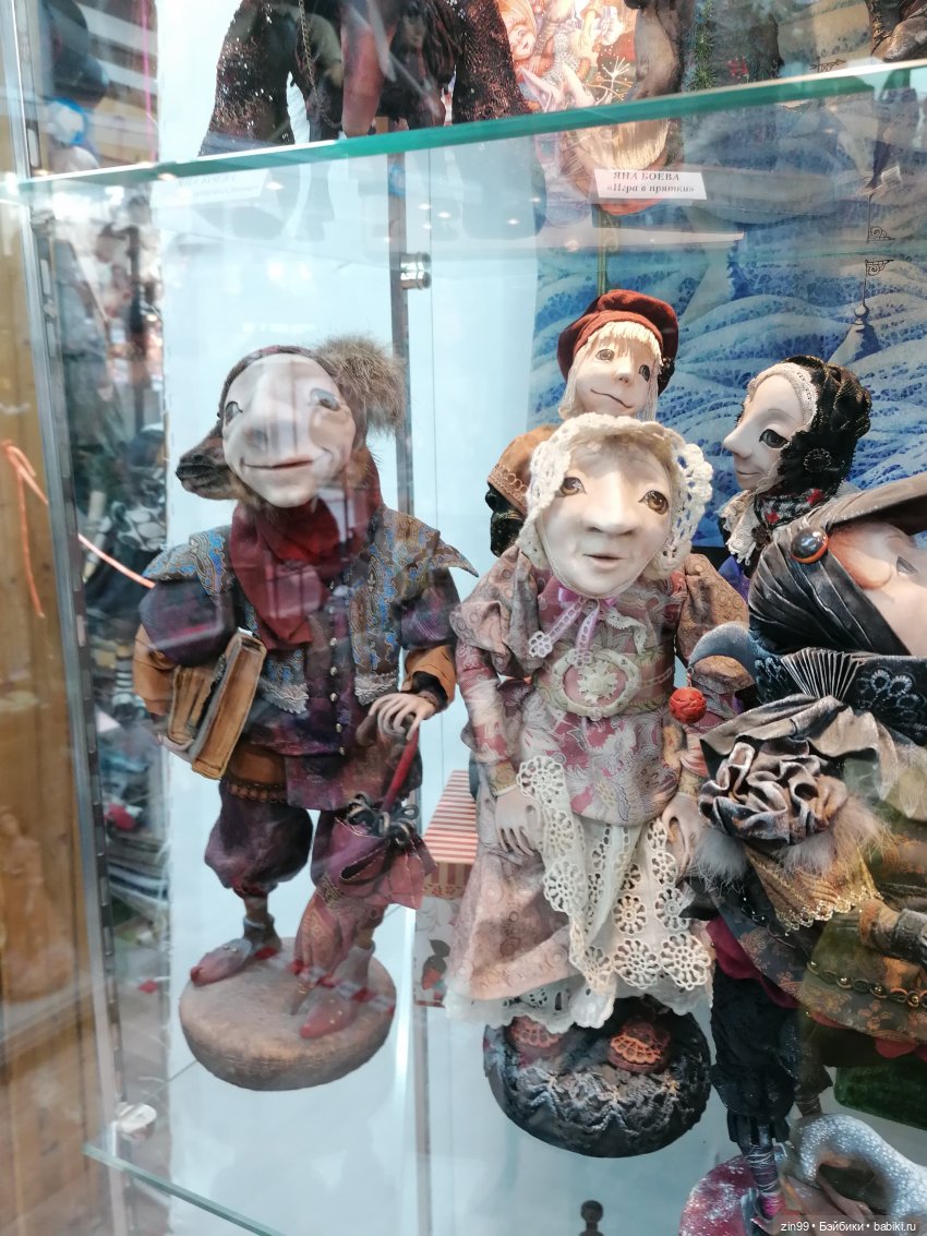 Галерея Кукол на Вернисаже в Измайлово