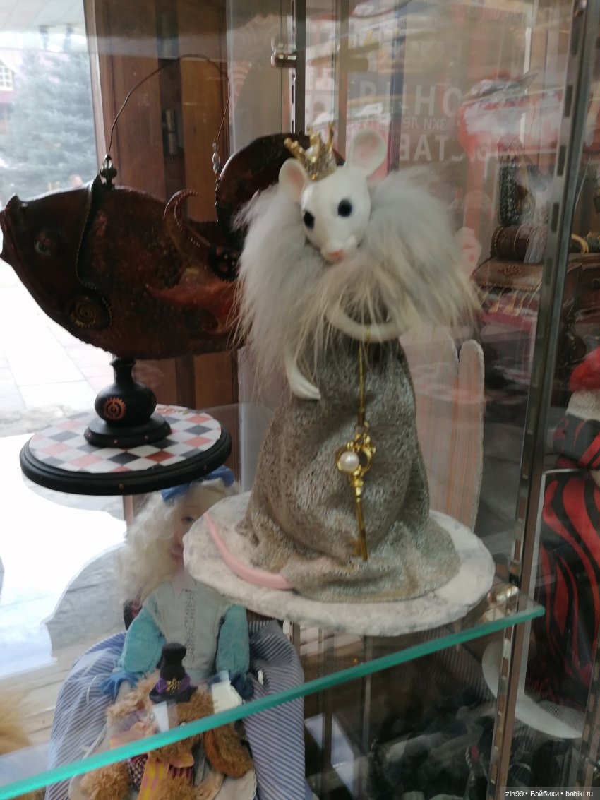 Галерея Кукол на Вернисаже в Измайлово