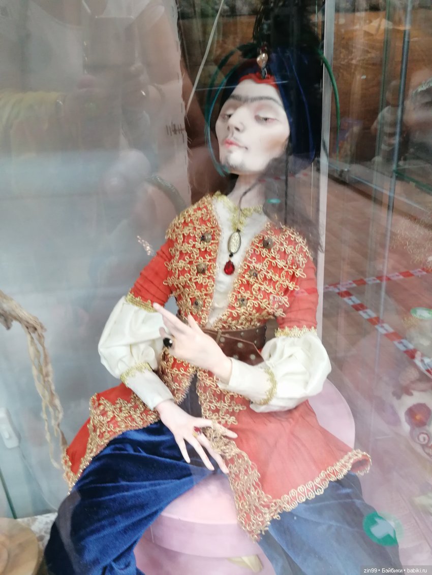 Галерея Кукол на Вернисаже в Измайлово