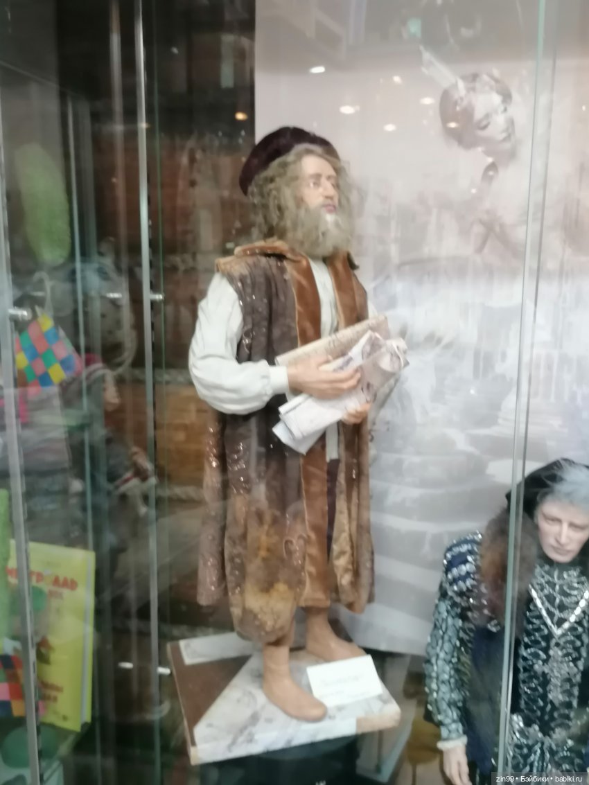 Галерея Кукол на Вернисаже в Измайлово