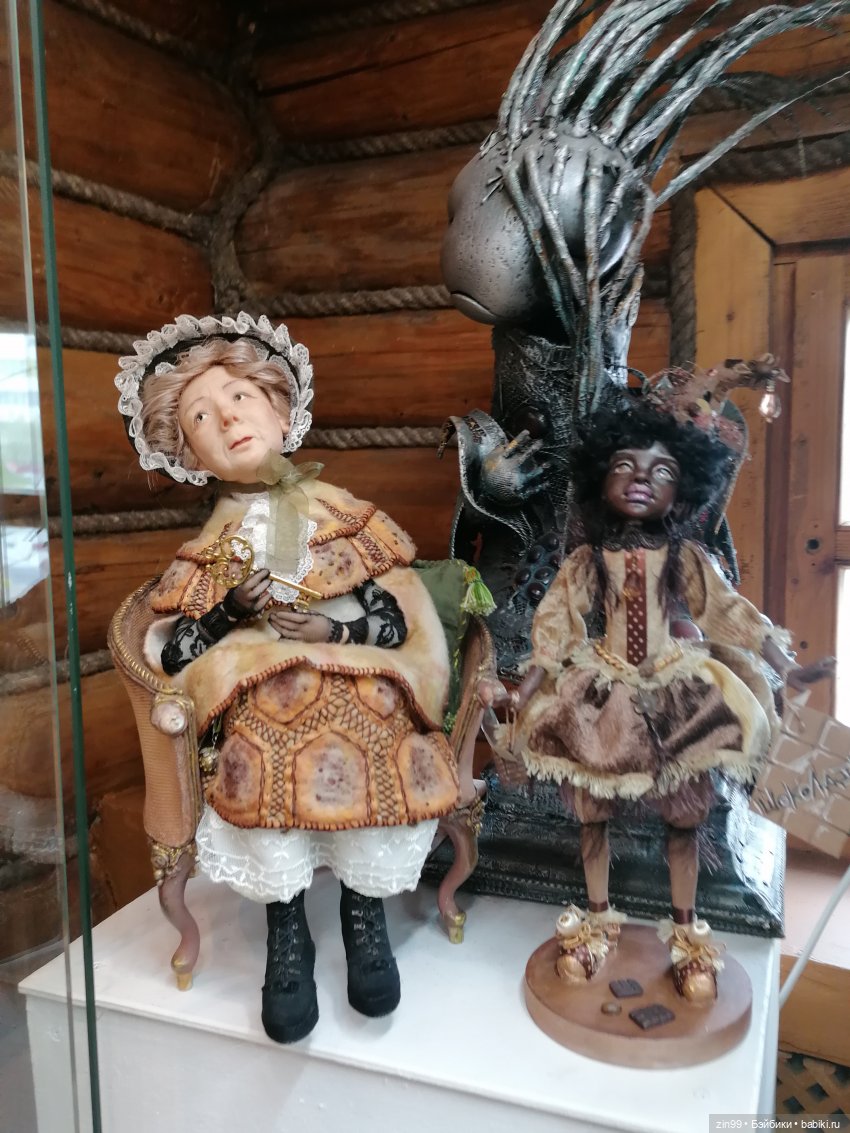 Галерея Кукол на Вернисаже в Измайлово