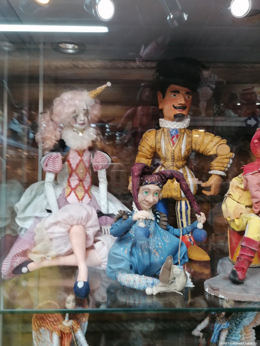 Галерея Кукол на Вернисаже в Измайлово