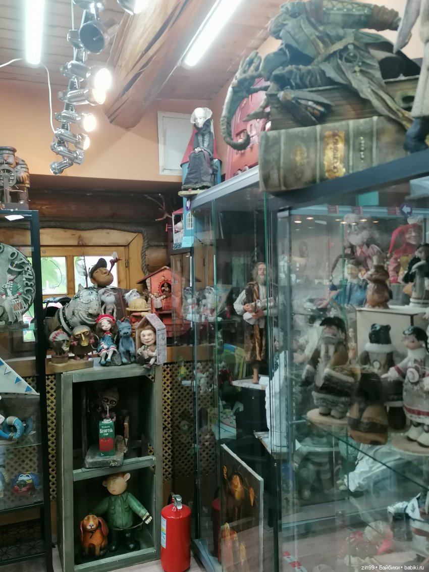 Галерея Кукол на Вернисаже в Измайлово