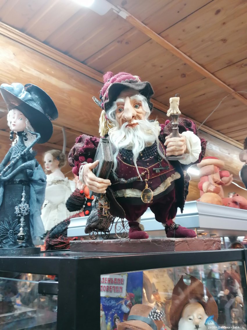 Галерея Кукол на Вернисаже в Измайлово