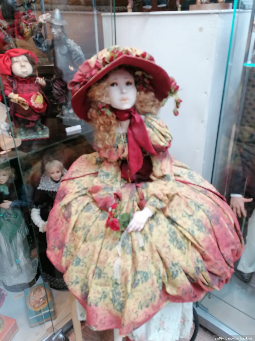 Галерея Кукол на Вернисаже в Измайлово