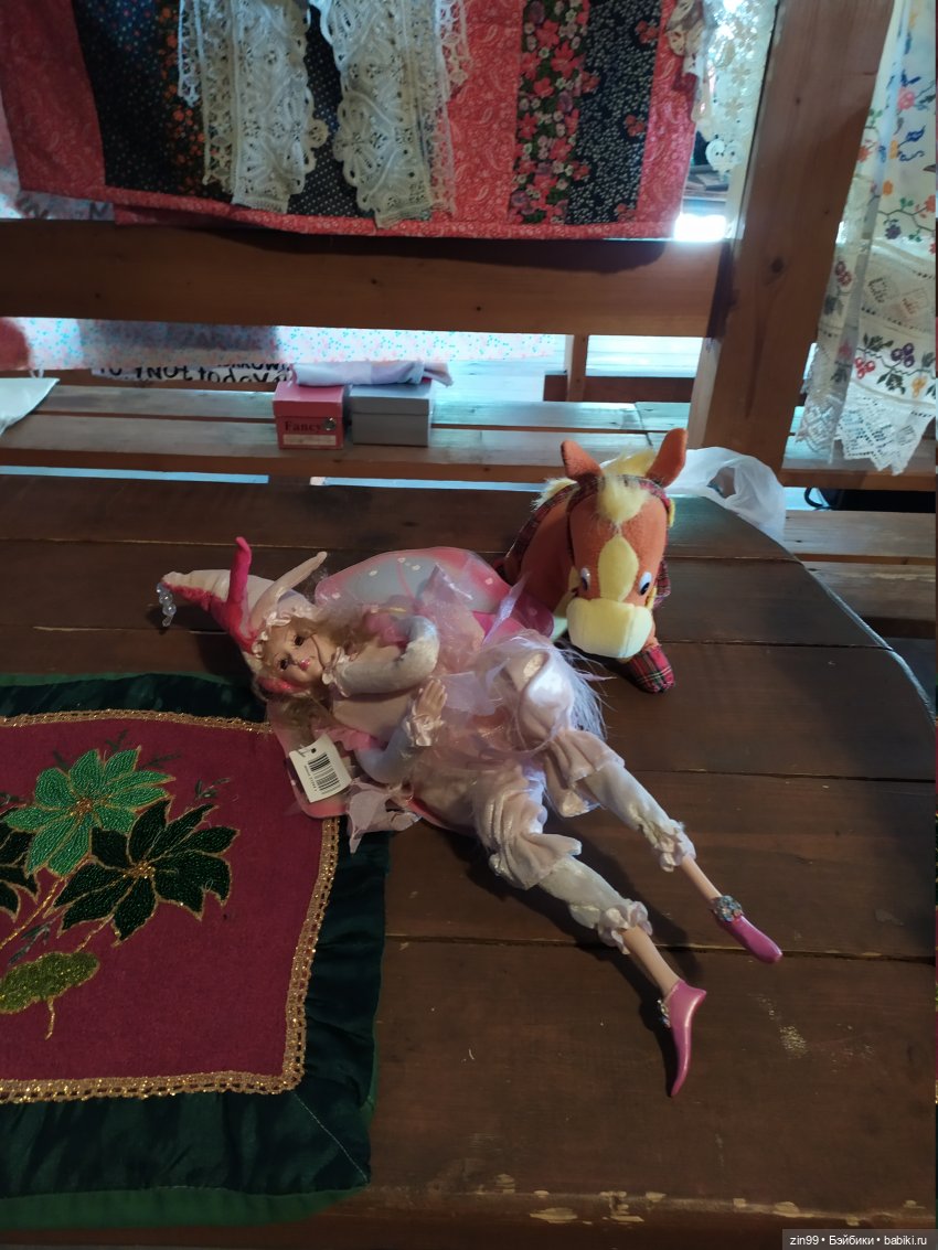 Кукла на Блошином рынке одна дома, другая там