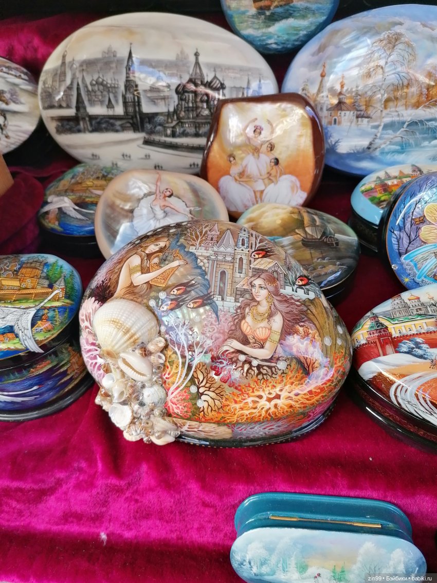 Блошиный рынок на вернисаже в Москве