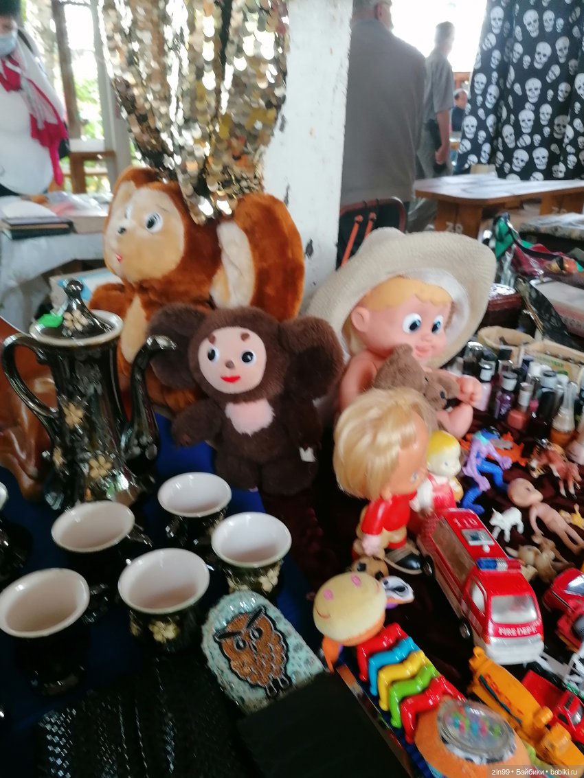 Блошиный рынок на вернисаже в Москве