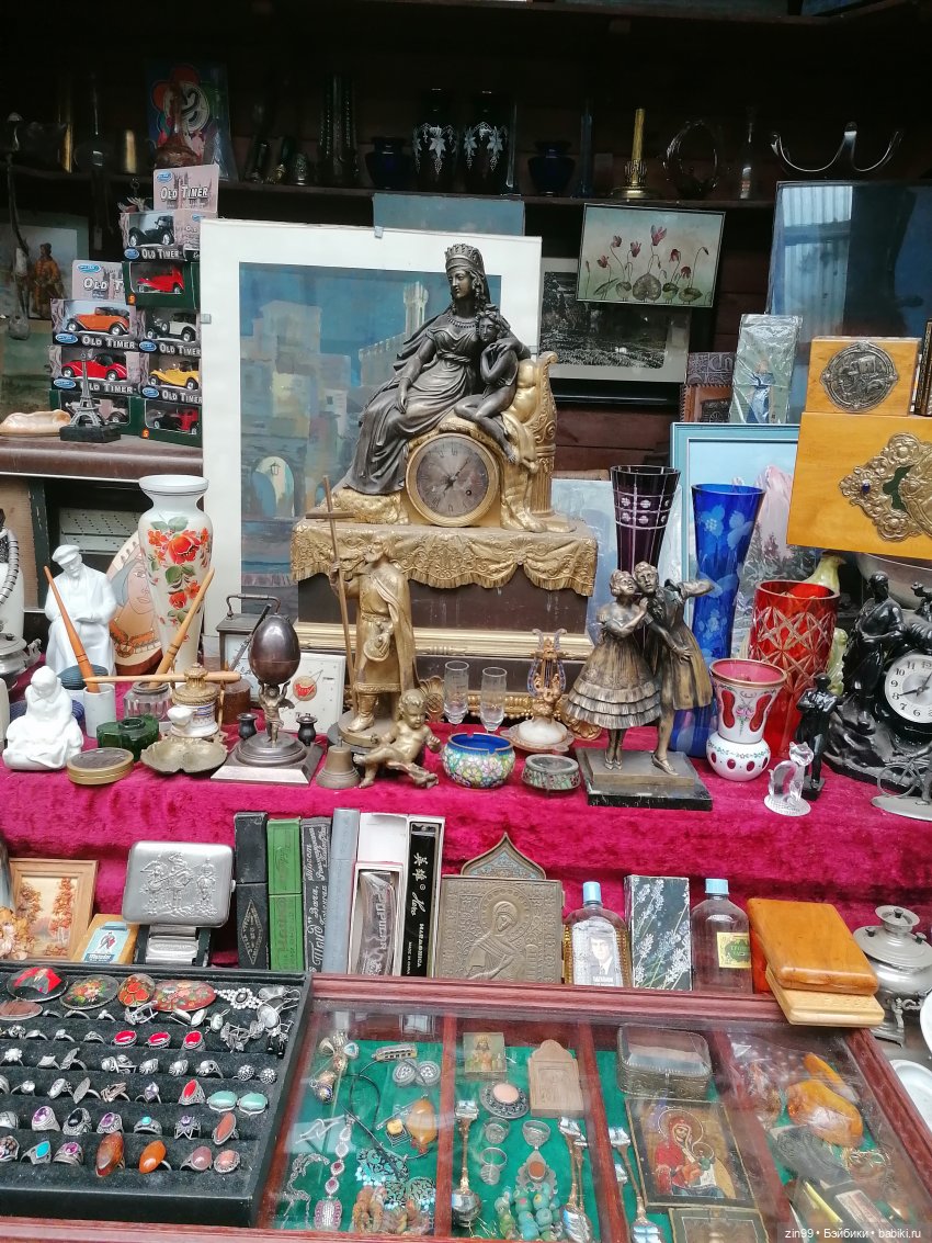 Блошиный рынок на вернисаже в Москве