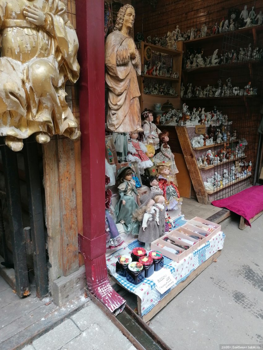 Блошиный рынок на вернисаже в Москве