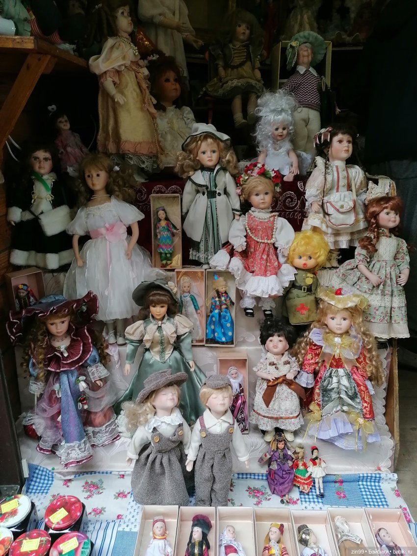 Блошиный рынок на вернисаже в Москве