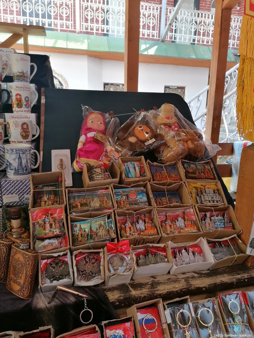 Блошиный рынок на вернисаже в Москве