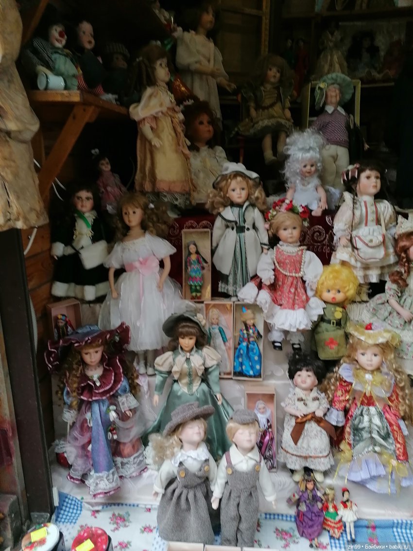 Блошиный рынок на вернисаже в Москве