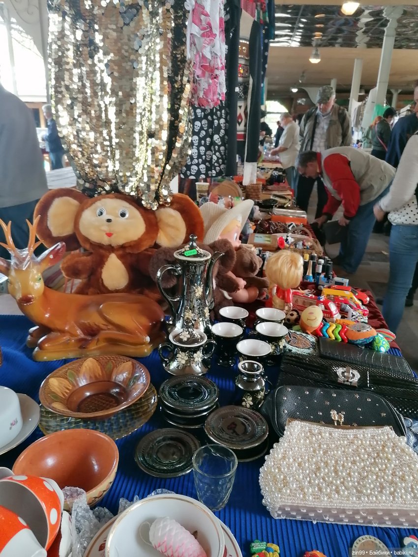 Блошиный рынок на вернисаже в Москве