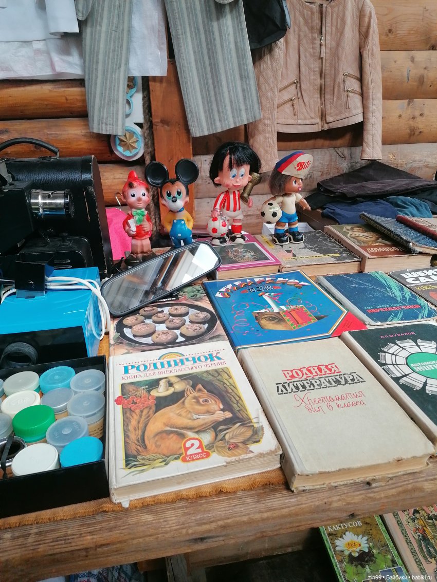 Блошиный рынок на вернисаже в Москве