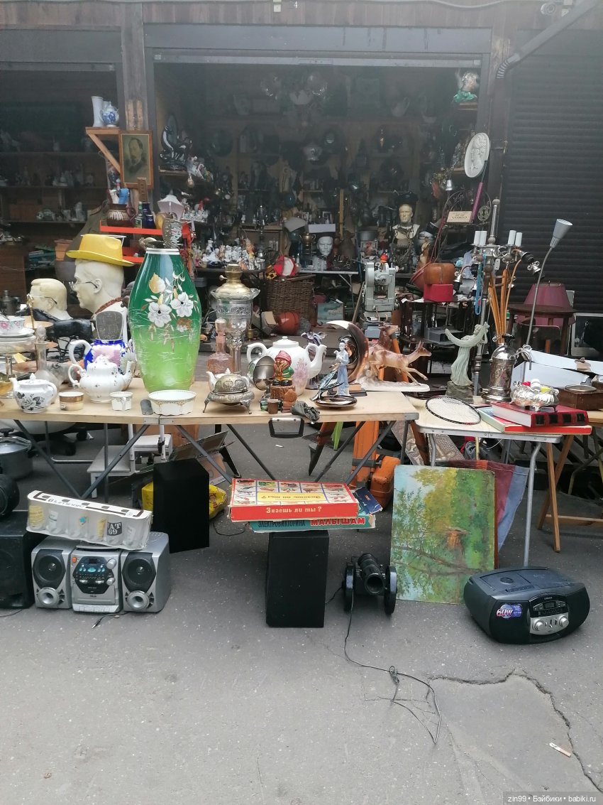 Блошиный рынок на вернисаже в Москве